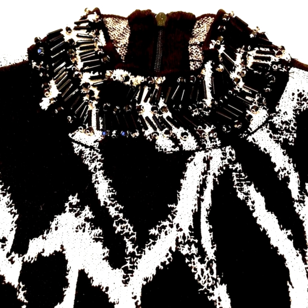 WHBM BLACK and WHITE SLEEVELESS SWEATER FEATURING A BEADED NECKLINE SIZE XXSP